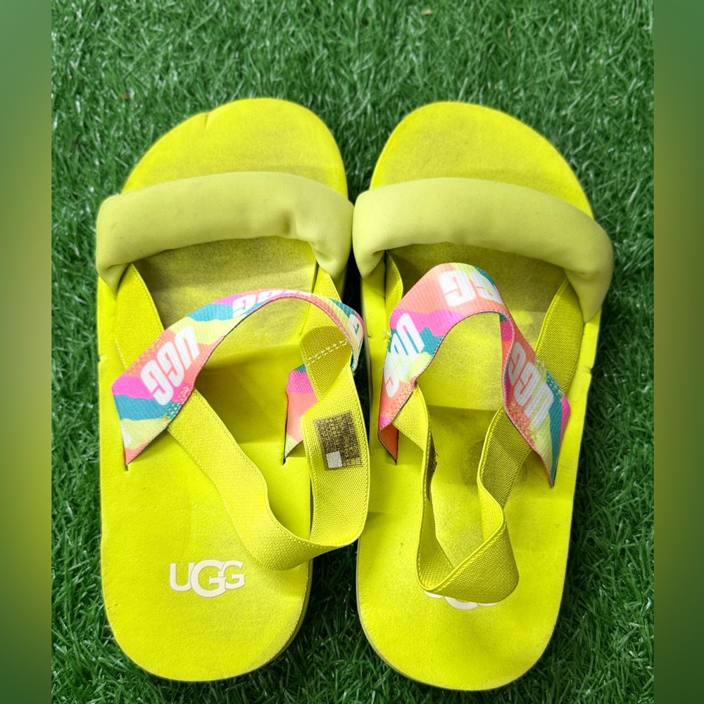 UGG Kids‎ Yellow Sandals Size 3